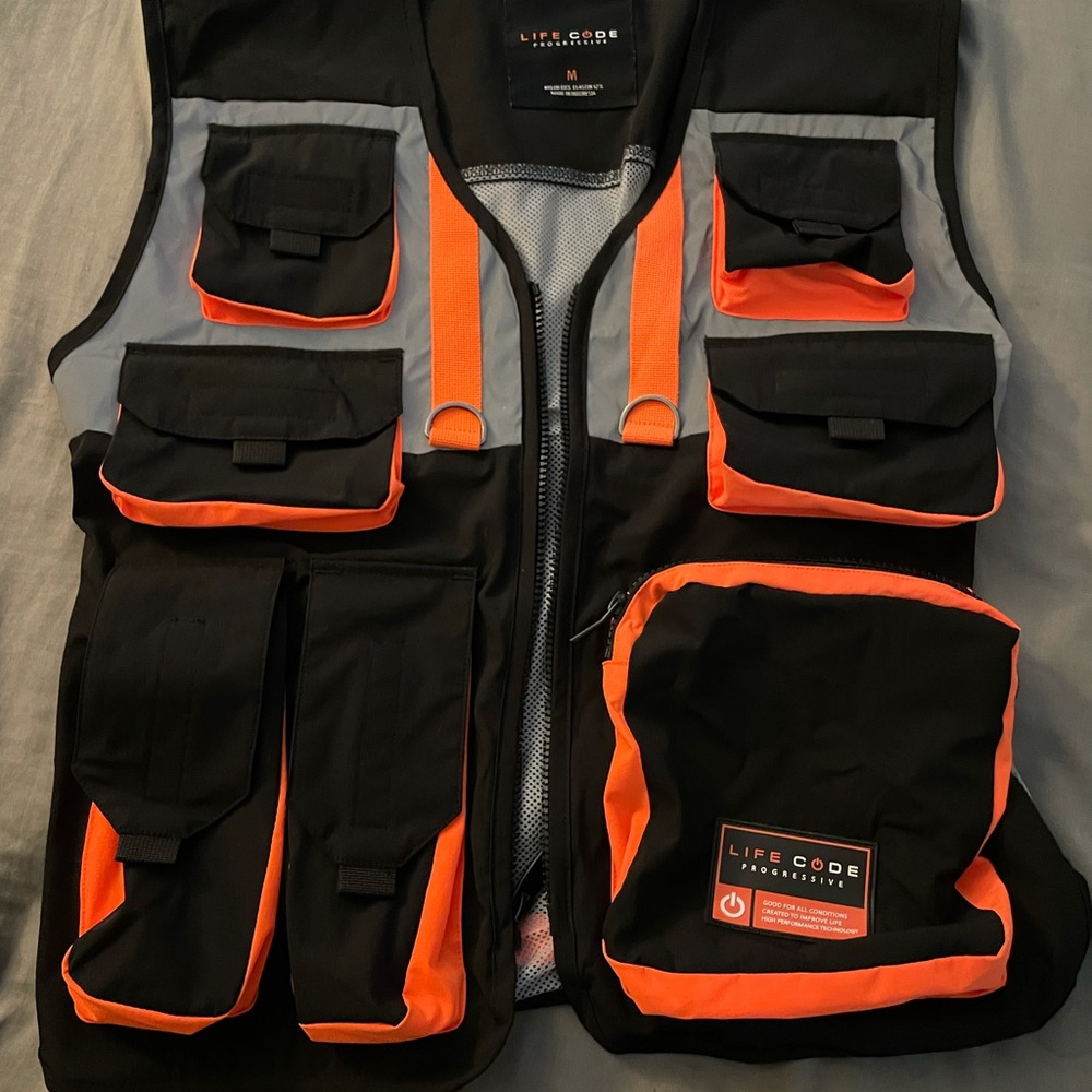 Life code utility vest - Picture 2 of 4